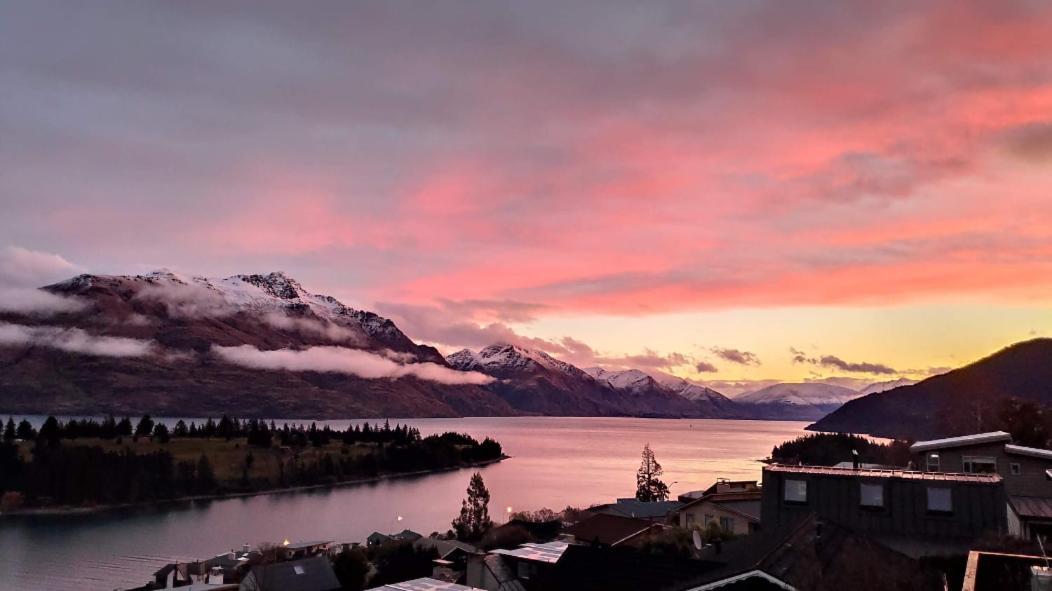 Spacious Home With Awesome Lake Views Queenstown Luaran gambar