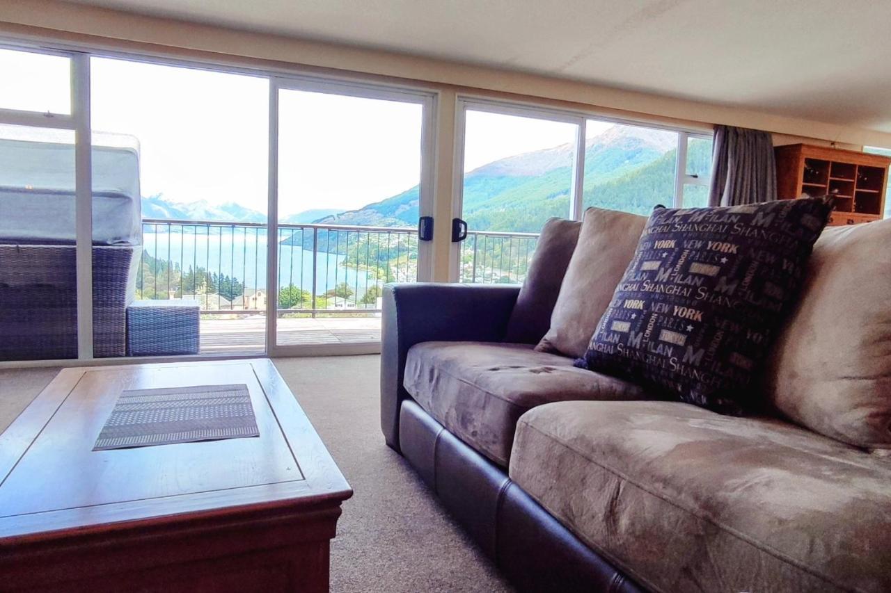 Spacious Home With Awesome Lake Views Queenstown Luaran gambar